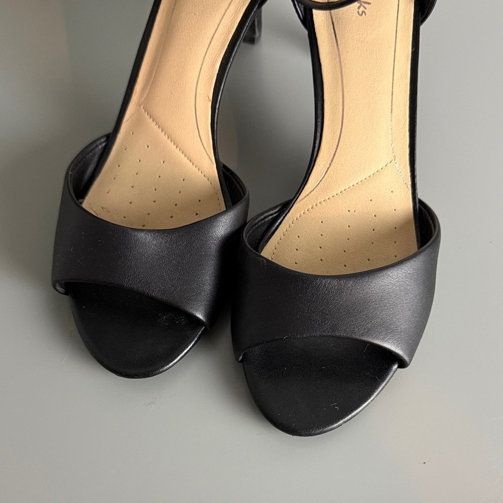 Ladies Clarks Laureti Grace Smart Leather Heeled Sandals - D Width size 6 - Picture 6 of 8
